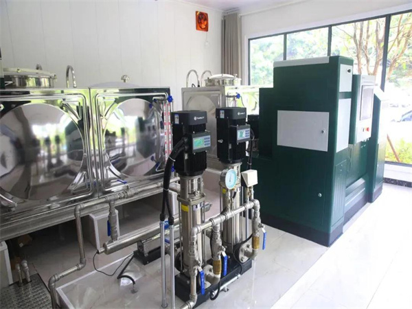 长沙新建两座不锈钢管道直饮水服务亭